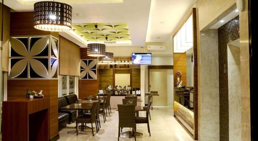 Biz Boulevard Hotel Manado Exterior foto